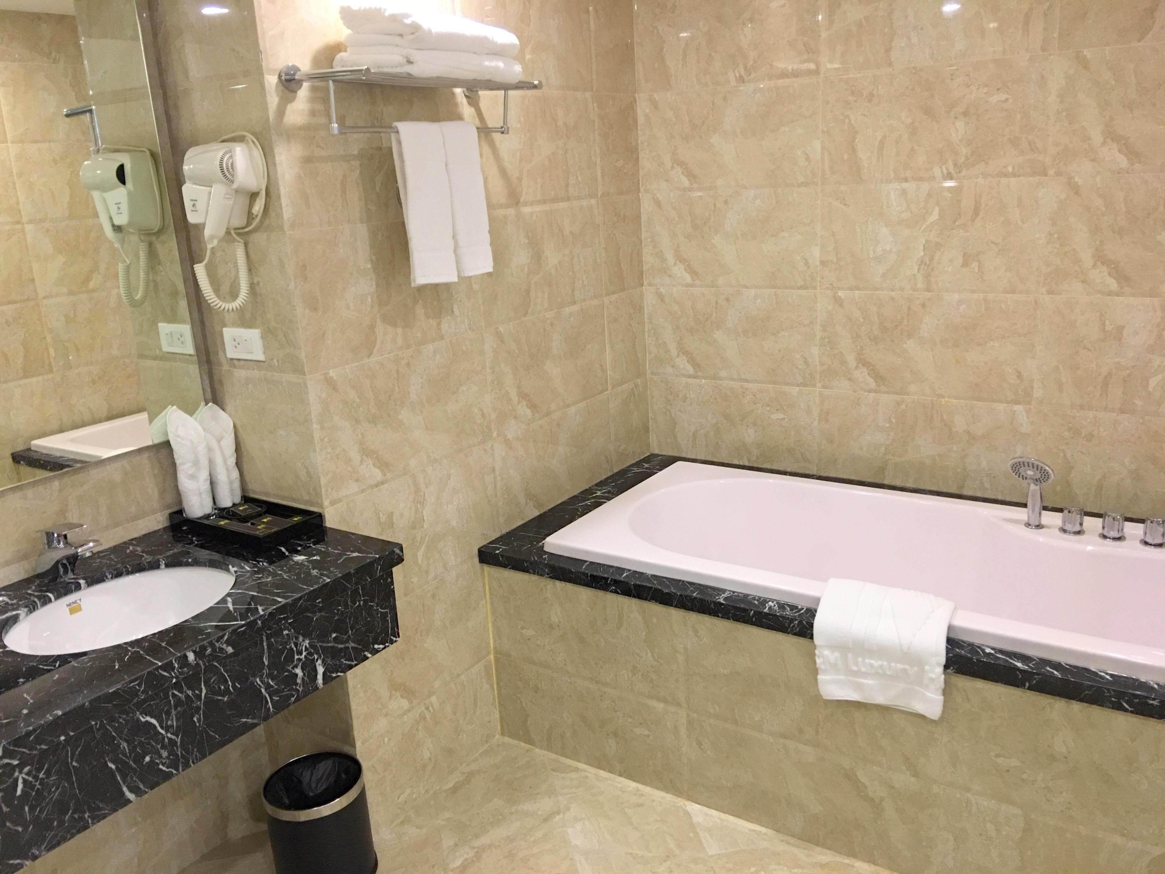 T&M Luxury Hotel Hanoï Extérieur photo
